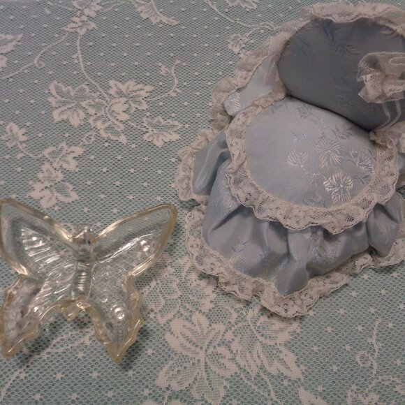 VINTAGE GLASS BUTTERFUL DISH & BLUE SATIN PIN CUSHIN - Picture 1 of 16